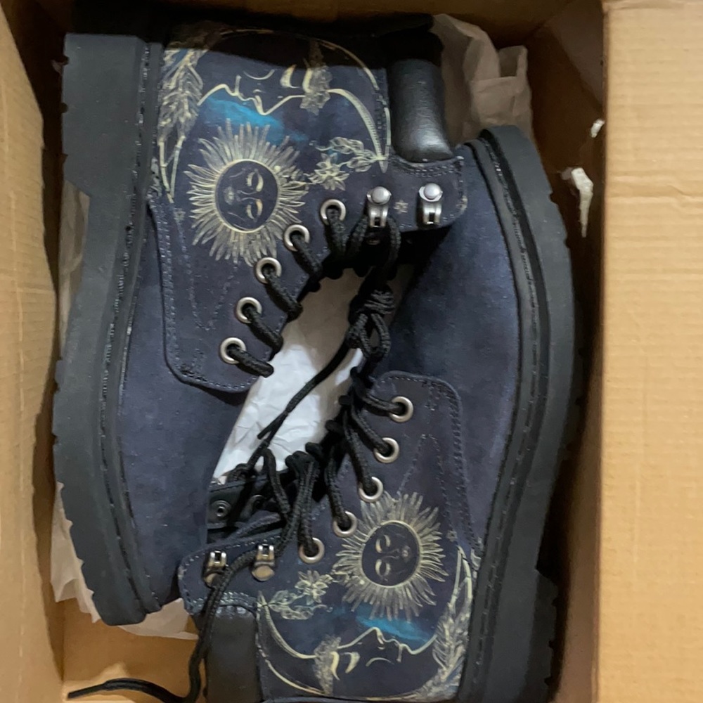 Elephantsity Sun and Moon All Season Boots NIB